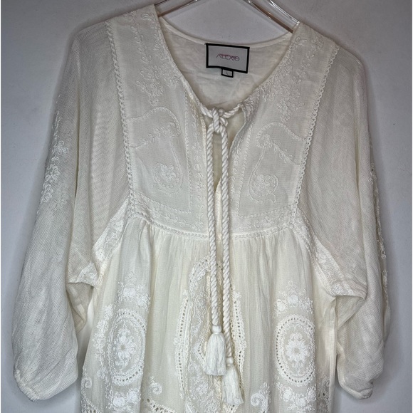 ALEXIS Dress in Beautiful Lace. Size Large - Picture 5 of 9